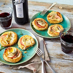 Blätterteig mit Ziegenkäse und karamellisiertem Apfel